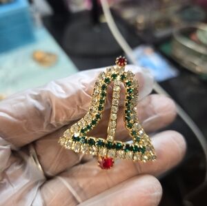 Vintage rhinestone tree brooch mint condition no returns